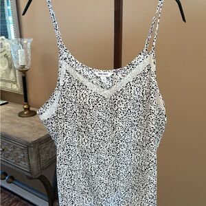 Nine West black/white tank top. ❣️
